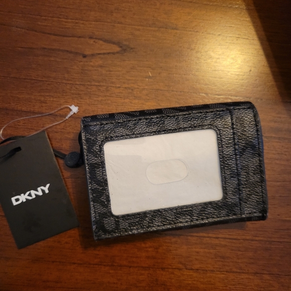 NWT DKNY Keyring Wallet - Picture 2 of 4